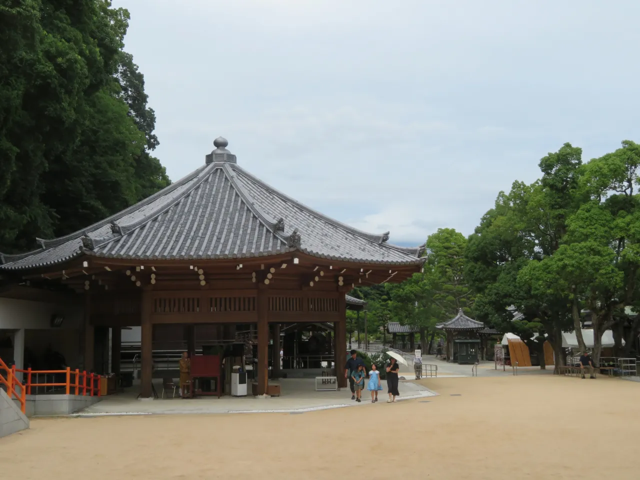 お寺の救済と日本再興の為、お寺は、寺小屋₊子供食堂をするべきだ。食料はお布施で!!!